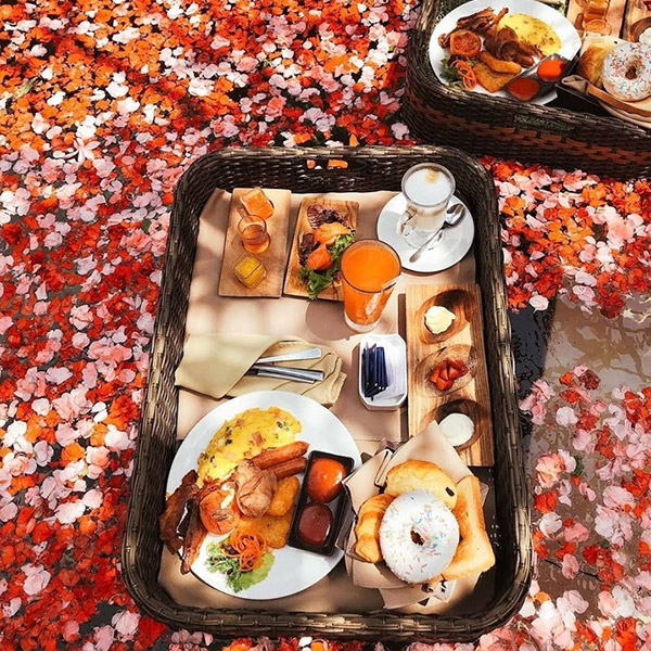 Visesa floating breakfast