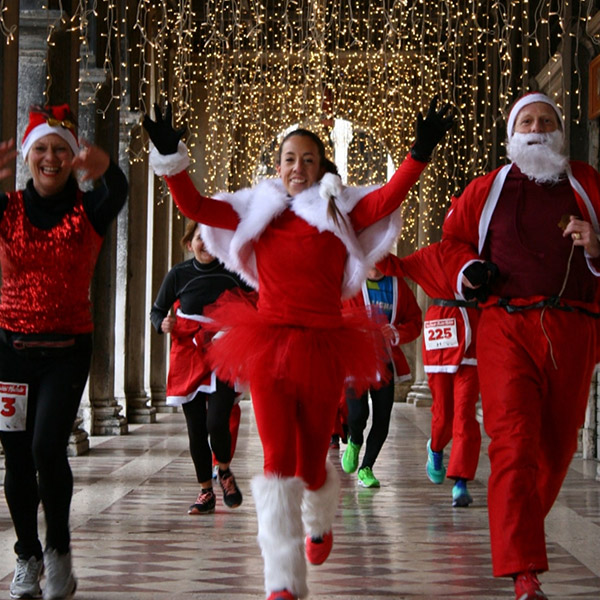 Venice-santa-claus-run