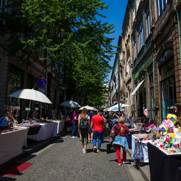 flea market on Rua da Galeria de Paris porto