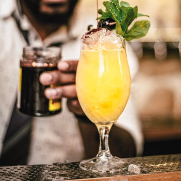 cocktail bar split