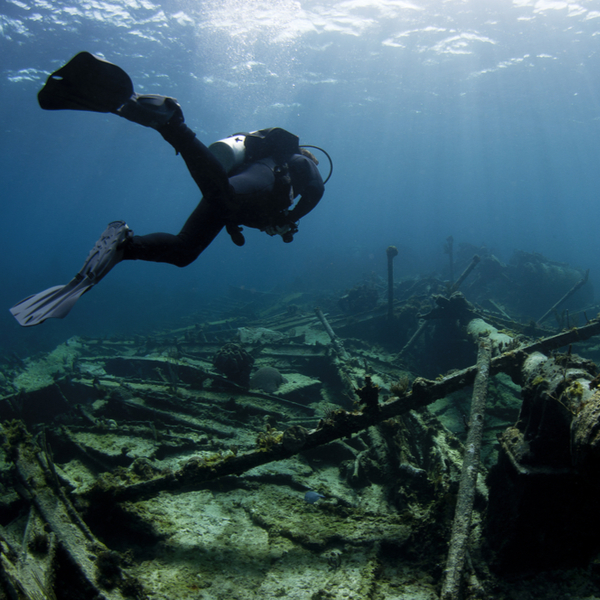 diver exploring shipwreck in grenada
