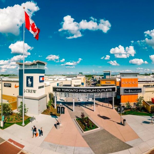 people shopping at toronto outlet mall