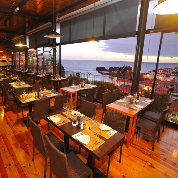 seafood restaurant with sea view in madeira