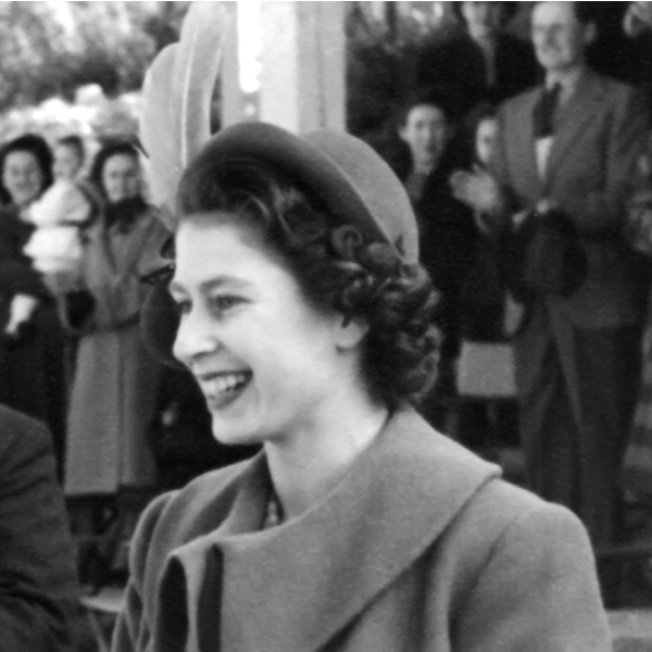 queen elizabeth greeting the public in malta