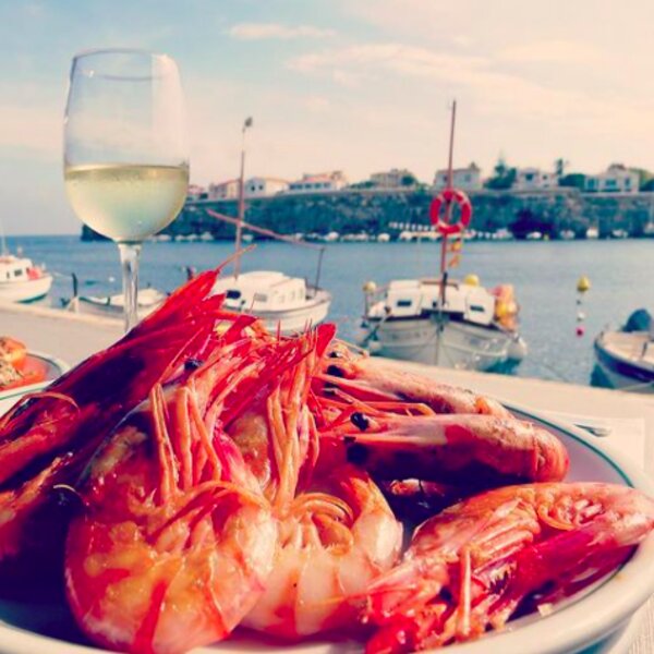 eating seafood with sea view in menorca