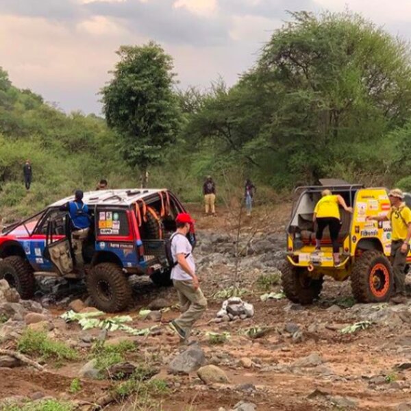 drivers participating in the rhino charge in kenya