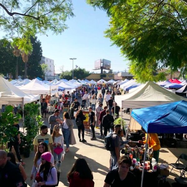people browsing los angeles market