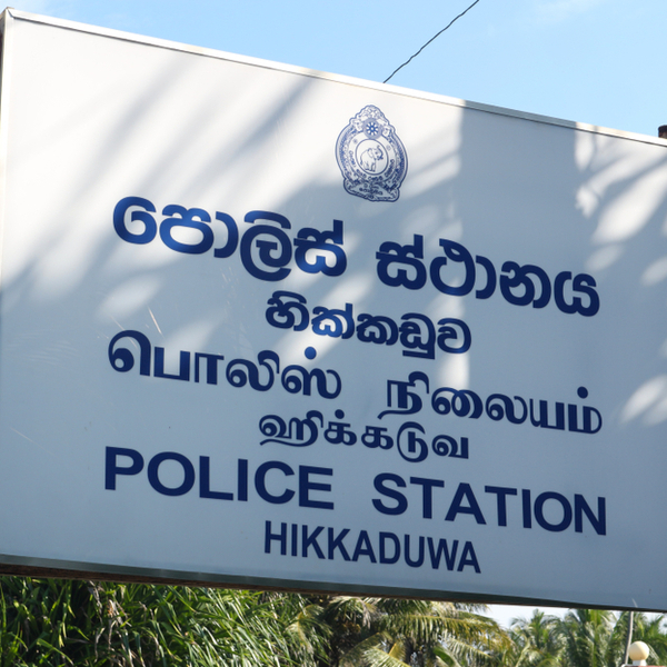 sign with different languages in sri lanka