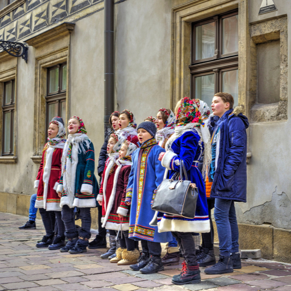 christmas carol singers in krakow
