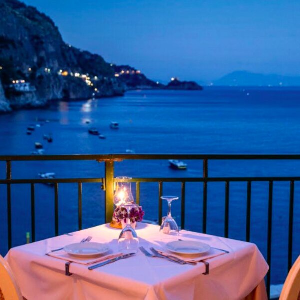 romantic restaurant with sea view amalfi coast