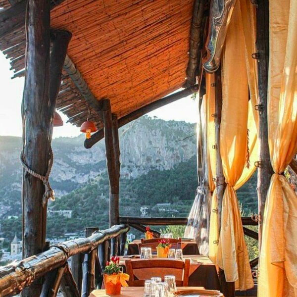 restaurant with sea view amalfi coast