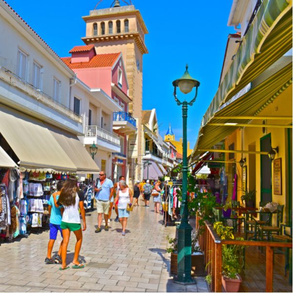 busy street in Argostoli kefalonia