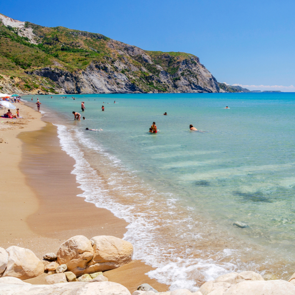 beach for snorkelling with turtles in zante