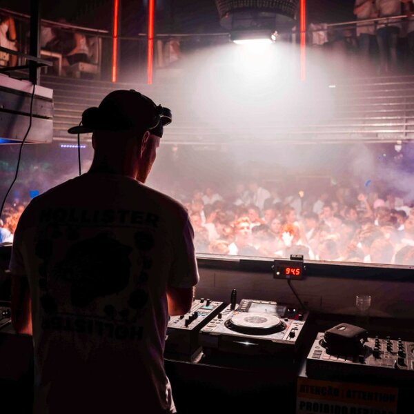 nightclub party at club vida in Albufeira