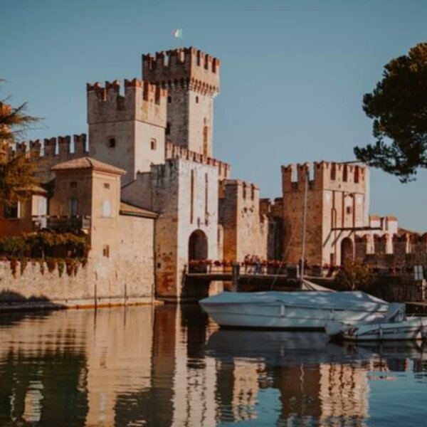 castle boat tour lake garda