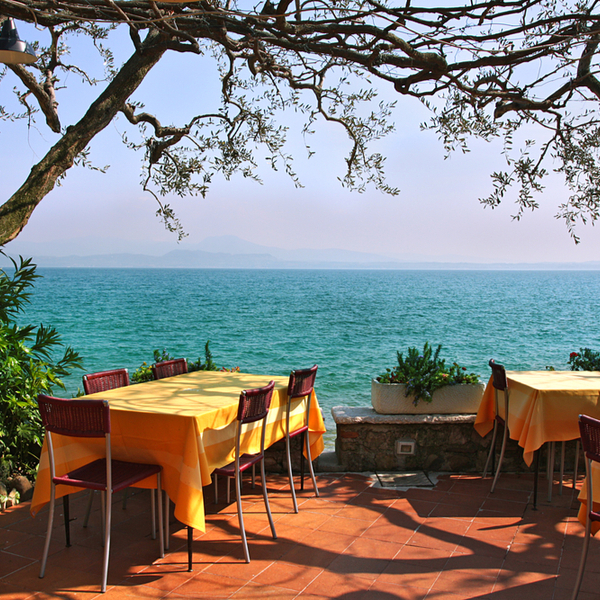 lake garda waterfront restaurant