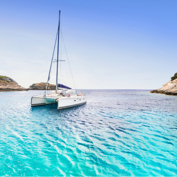 catamaran in lake garda