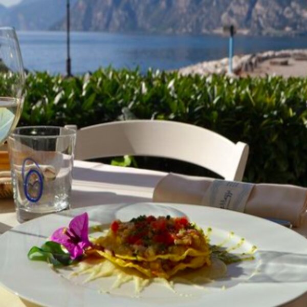 restaurant with sea view lake garda