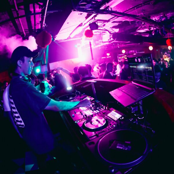 dj set at singapore club