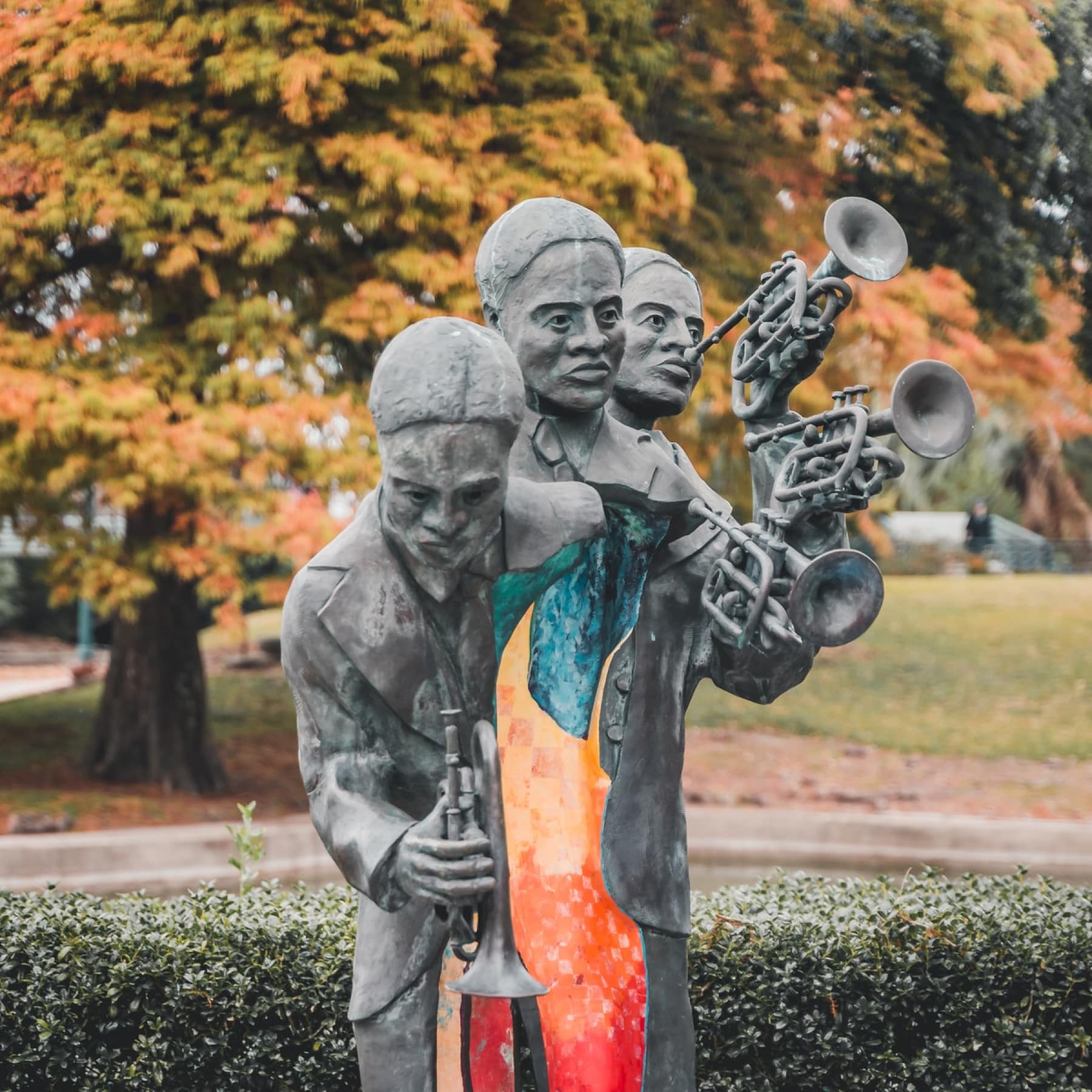 A statue of saxophonists and trumpet players representing the history of jazz in New Orleans
