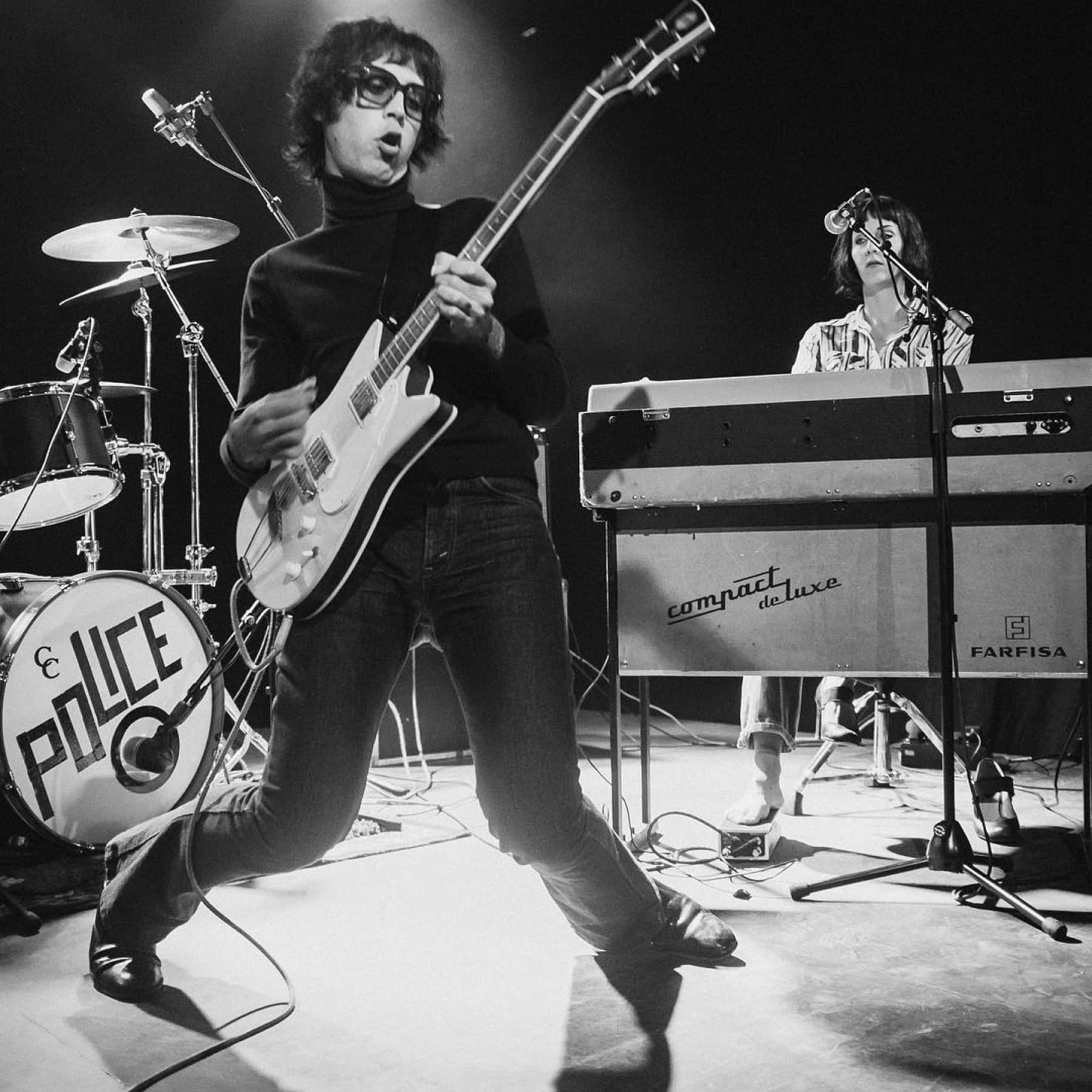 Guitarist playing Debaser in Stockholm