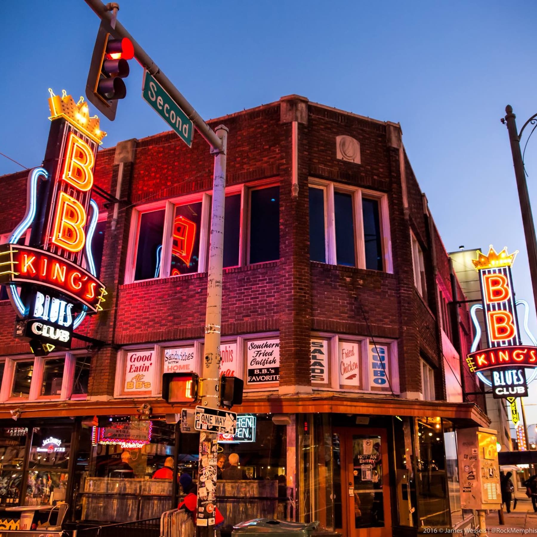 Vivid and bright neighbourhoods of Memphis