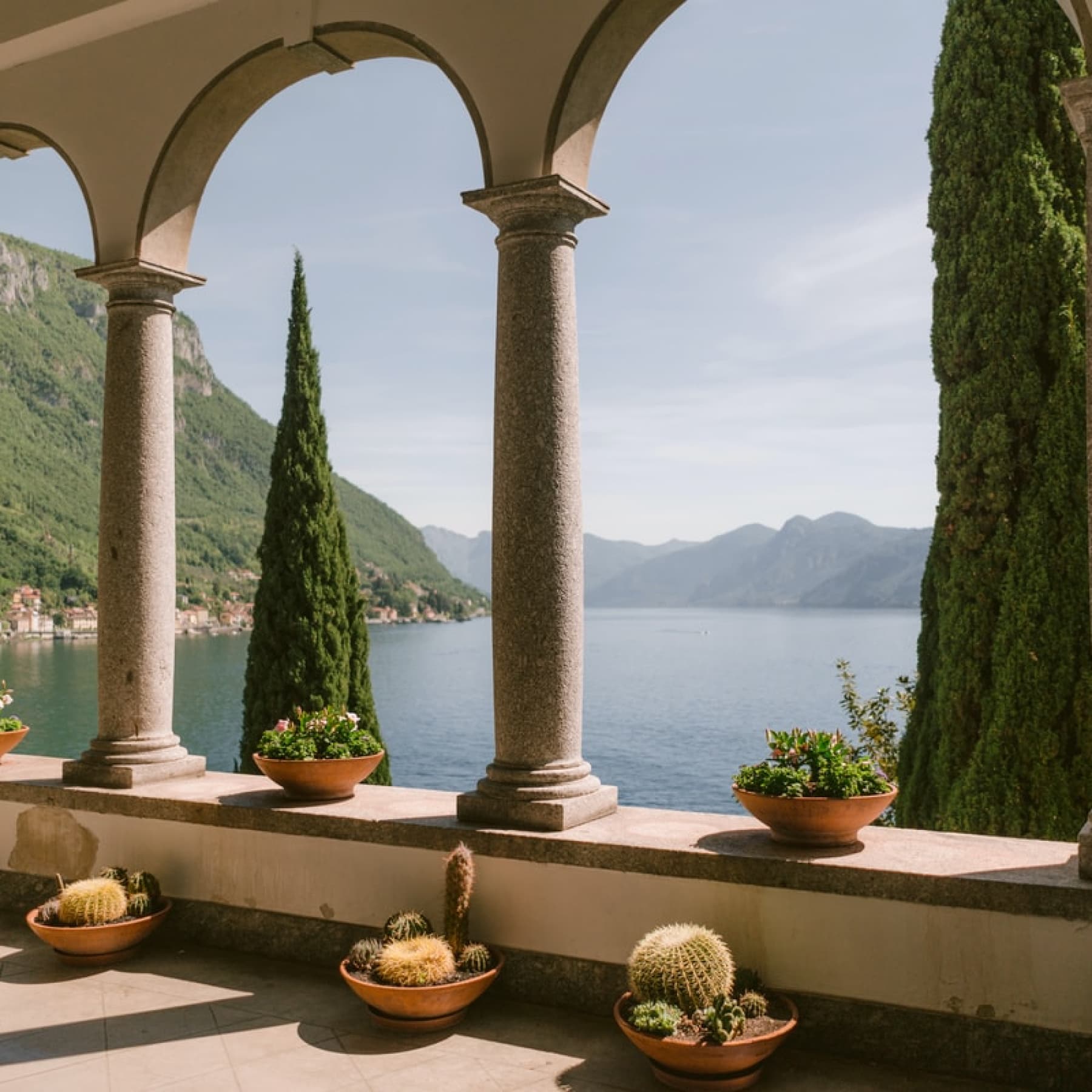 Classic pillar and tree aesthetic of Varenna