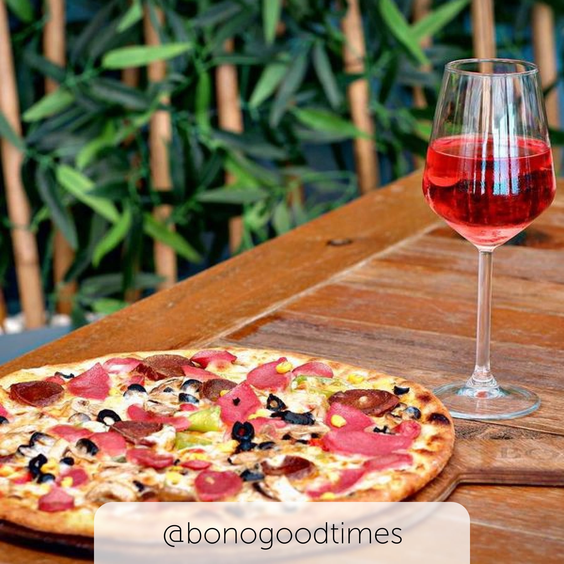 Pizza and wine in Marmaris