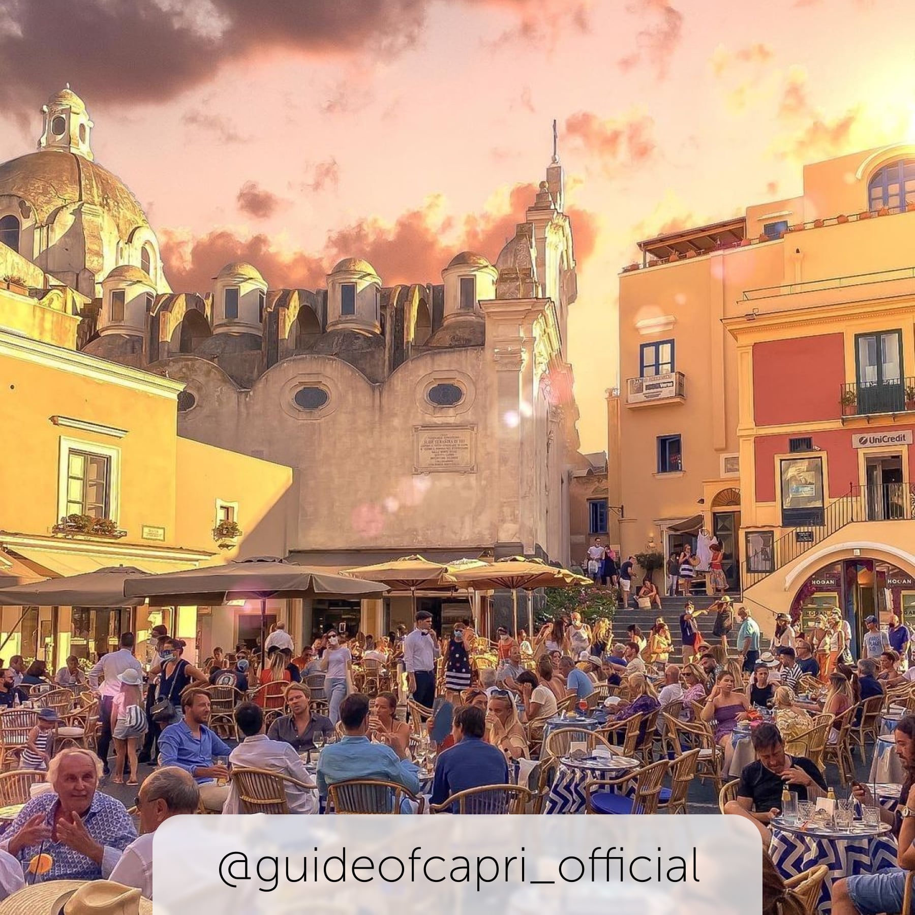 Piazetta de Capri at sunset, with the square filled with people
