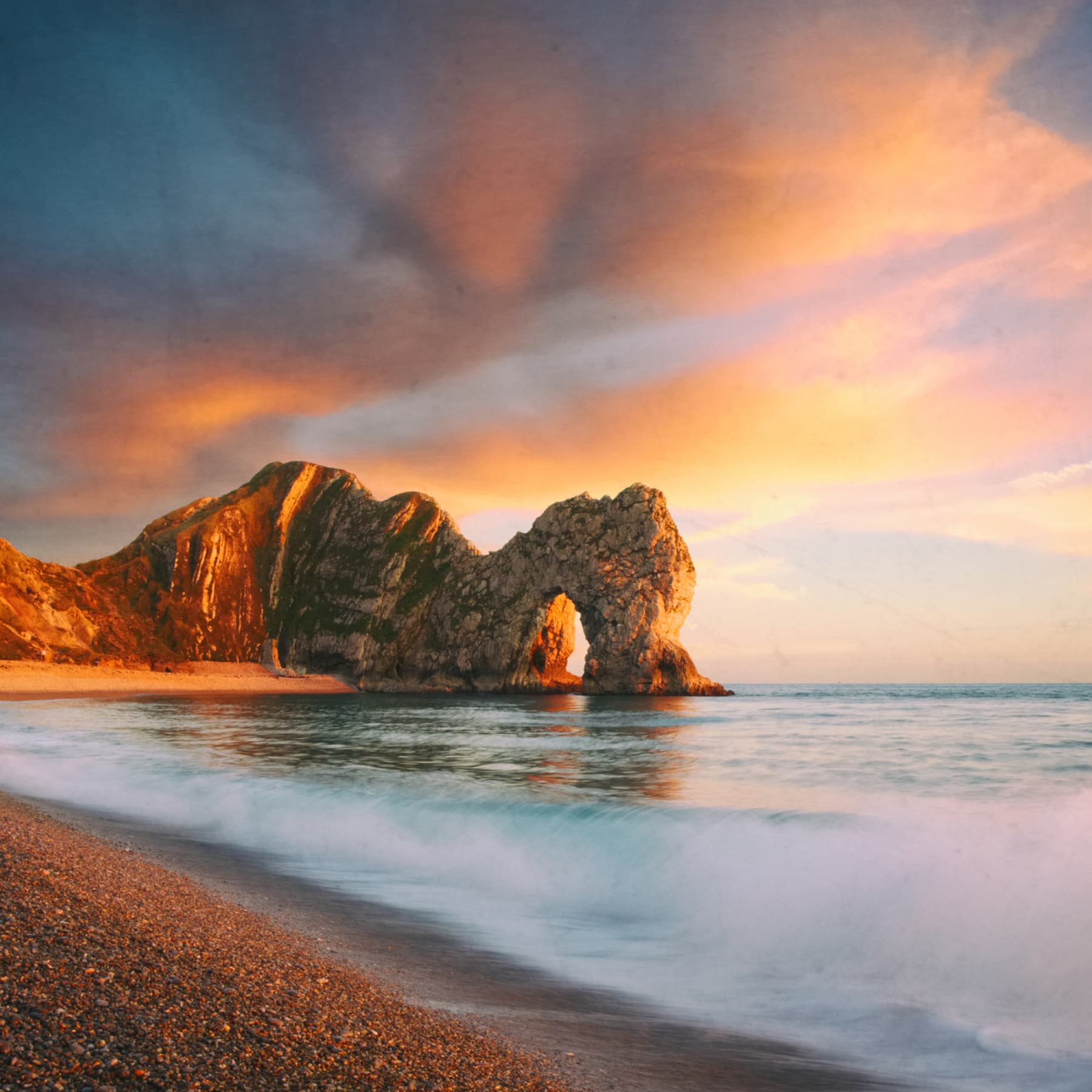 One of the most romantic city breaks can be by the sea
