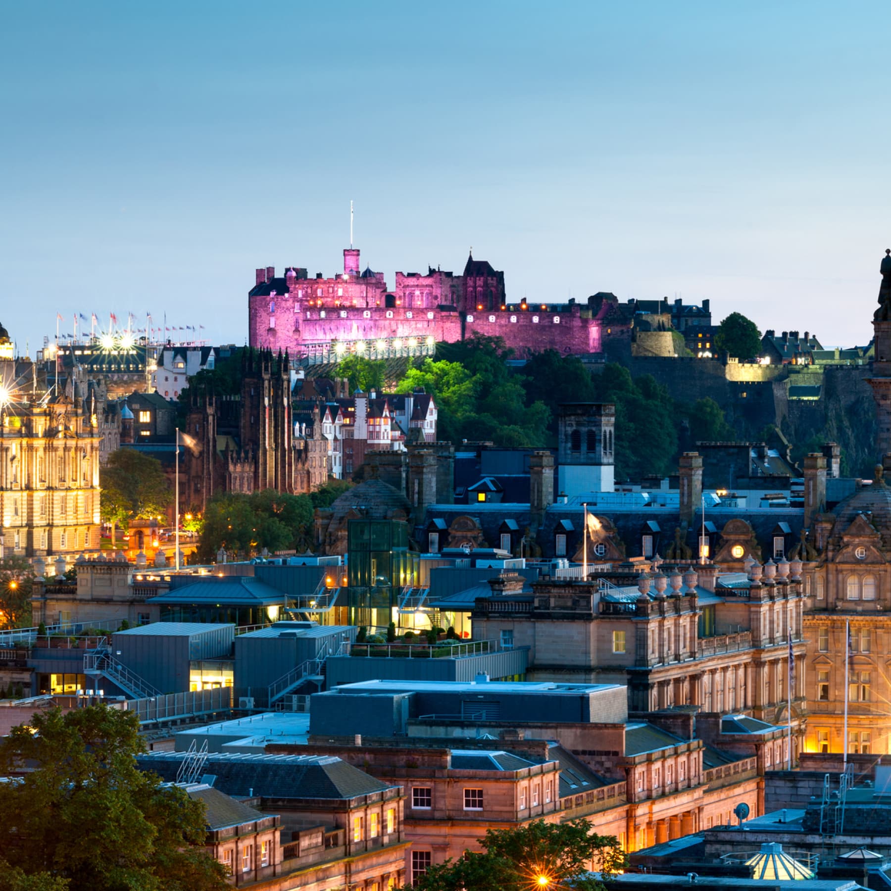 If you are looking for a staycation mixed with a stellar romantic city breaks, why not consider Edinburgh?