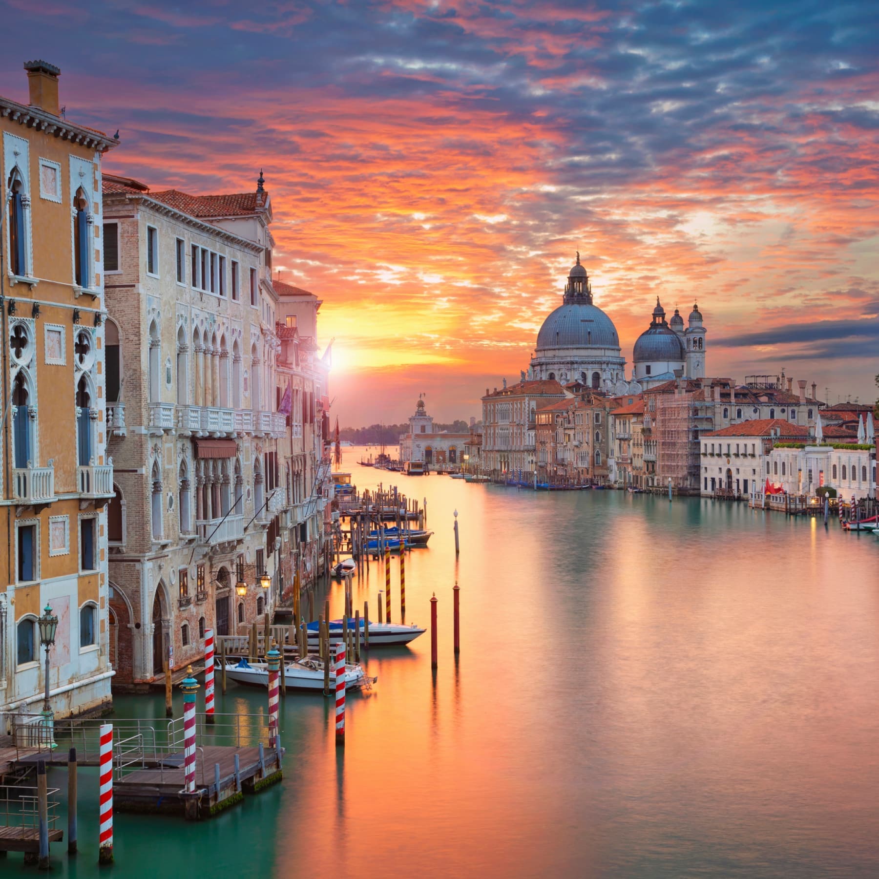 Enjoy a romantic city breaks in Venice with a gondola ride